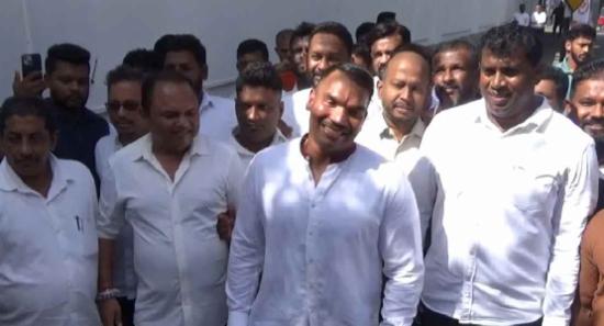 නාමල් රාජපක්ෂ අල්ලස් කොමිසමේ අත්අඩංගුවට